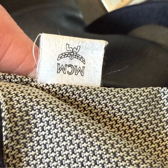 🔥MCM MENS MESSENGER BAG🔥GUARANTEED AUTHENTIC 🔥 - Picture 8 of 10